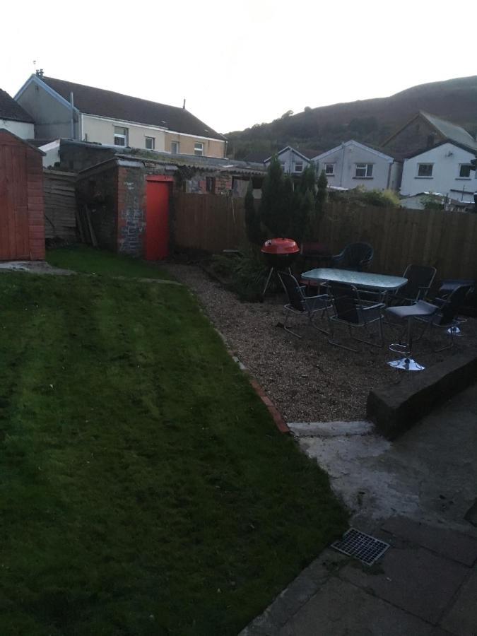 Rj S House Apartamento Merthyr Tydfil Exterior foto