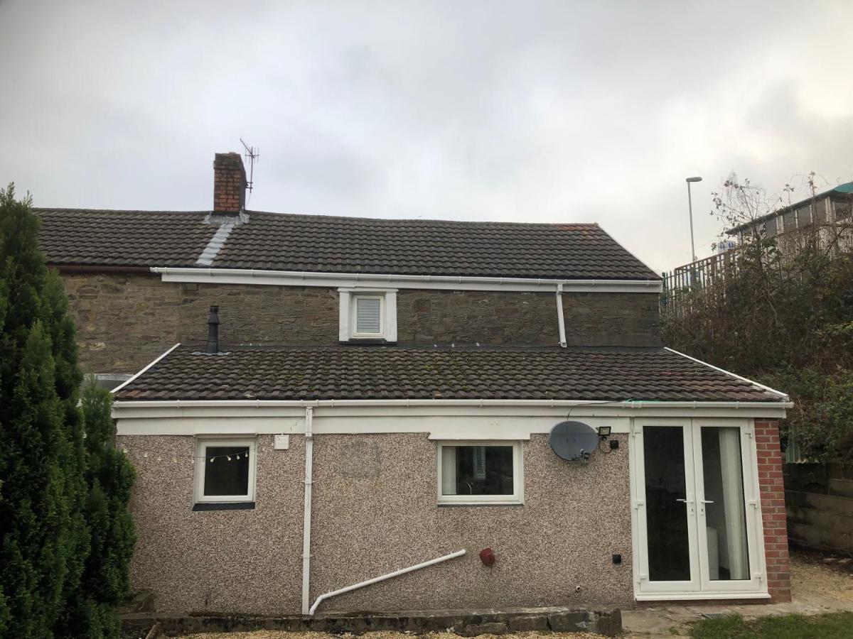 Rj S House Apartamento Merthyr Tydfil Exterior foto