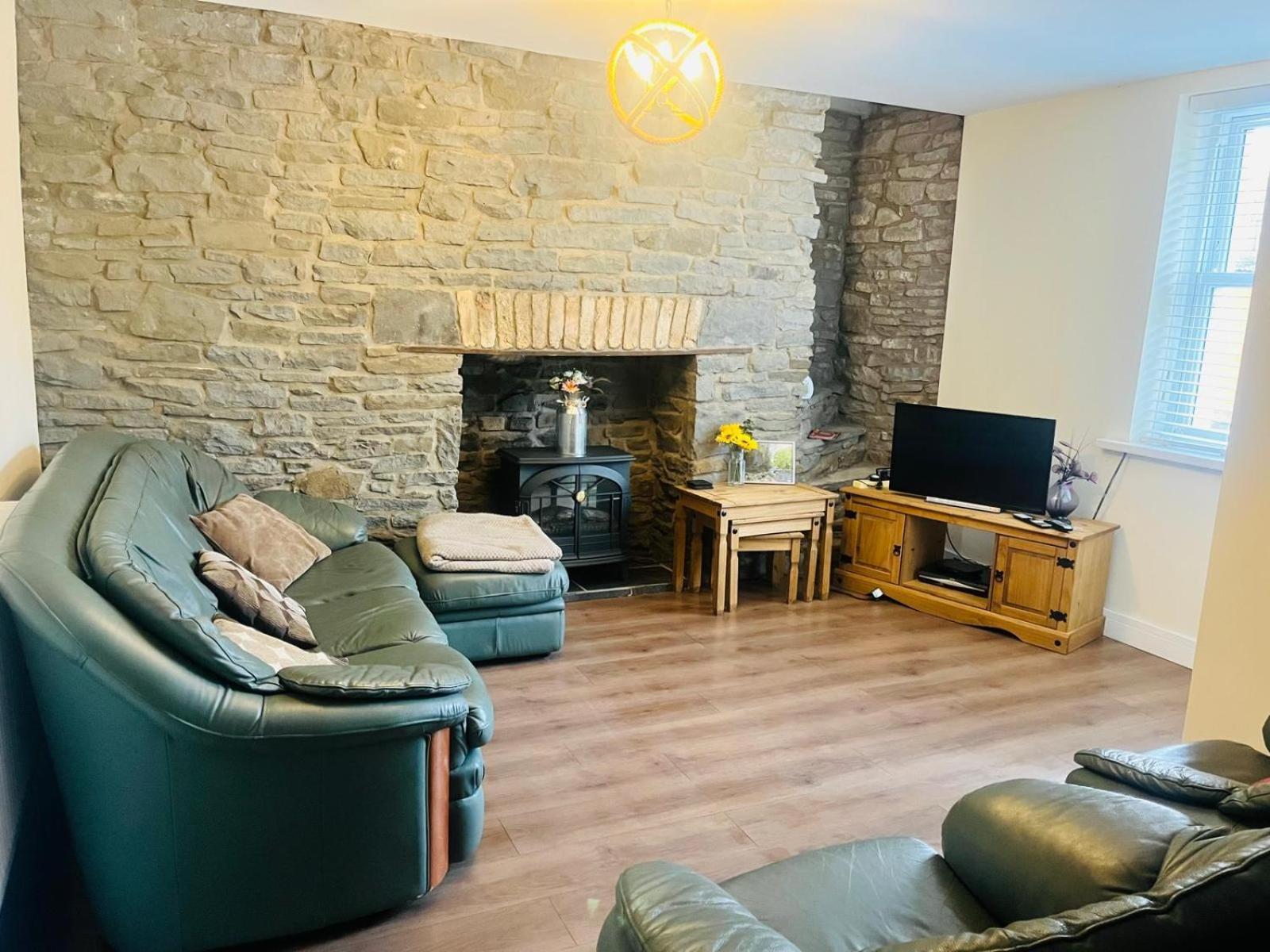 Rj S House Apartamento Merthyr Tydfil Exterior foto